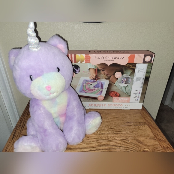 Schwarz Glow Bright Kittycorn & Sparkle Studio Light-Up Diamond Paint Set - Picture 1 of 4